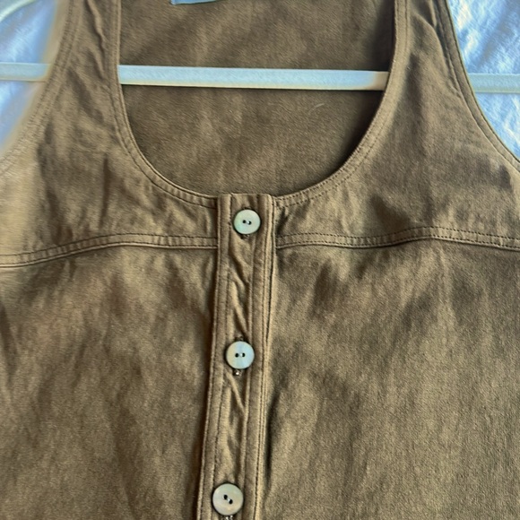 Raquel Allegra Button Sleeveless top in army green size 0/ small - Picture 8 of 8